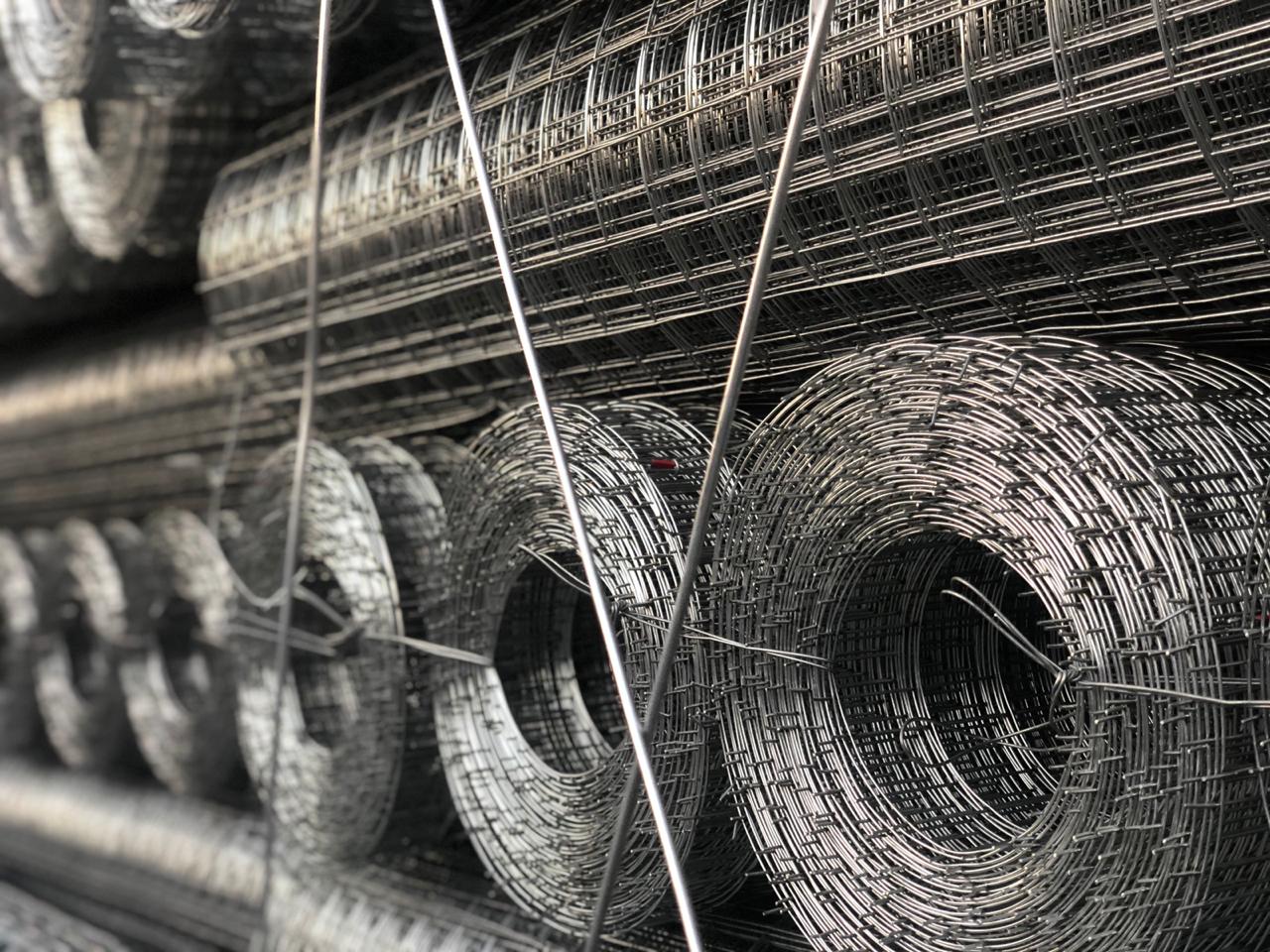 Rolls of galvanized welded wire mesh with square openings