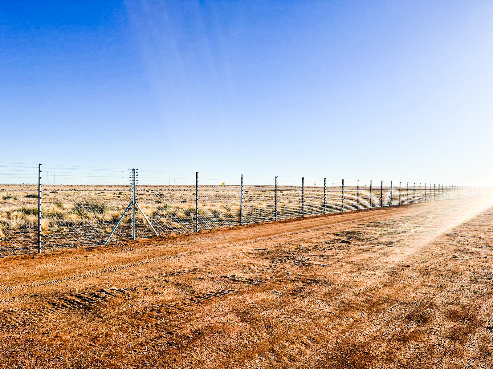 Free standing electric fencing